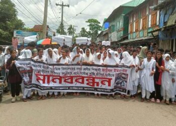 আমতলীতে স্কুলছাত্র ইমন হত্যার বিচার দাবিতে মানববন্ধন-বিক্ষোভ