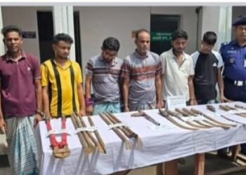 ঢাকা ধামরাইয়ে ডাকাতির ঘটনায় ধর্মগঞ্জ এলাকার রুহুল মেম্বারের ছেলেসহ ৬ ডাকাত গ্রেফতার  