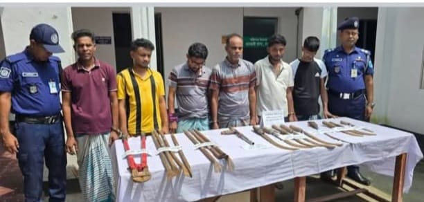ঢাকা ধামরাইয়ে ডাকাতির ঘটনায় ধর্মগঞ্জ এলাকার রুহুল মেম্বারের ছেলেসহ ৬ ডাকাত গ্রেফতার  