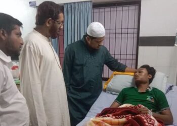 তোলারাম কলেজের ঘটনায় আহত দেখতে হাসপাতালে মহানগর জামায়াতের আমীর