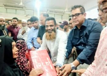 রূপগঞ্জে অসহায় নারীদের মাঝে সেলাই মেশিন, নগদ অর্থ বিতরণ