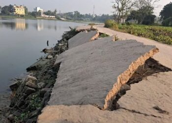 রূপগঞ্জের মুশরী-তেলিপাড়া-টানমুশরী সড়ক ধসে চলাচলের অনুপযোগী