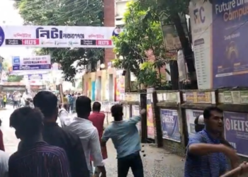 কলেজ রোডে ছাত্রদল-শিবিরের সংঘর্ষে আহত ৫