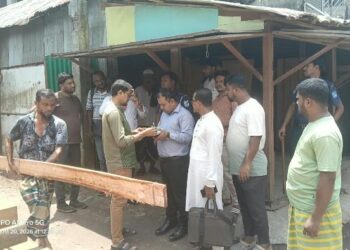 রাস্তায় জনদুর্ভোগ সৃষ্টির অপরাধে সোনারগাঁয়ে ভ্রাম্যমাণ আদালতের অভিযান