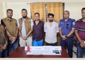 ফতুল্লায় গৃহ ডাকাতি: আন্তঃজেলা ডাকাত চক্রের ২ সদস্য গ্রেপ্তার