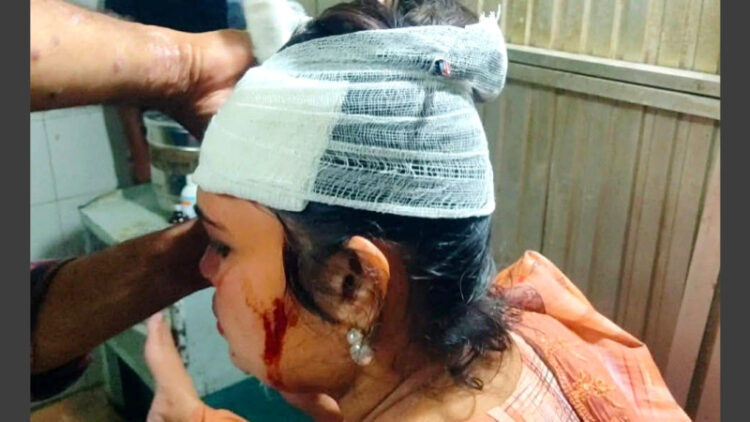 ফতুল্লায় ছিনতাইকারীর ছুরিকাঘাতে বাউল শিল্পী রক্তাক্ত