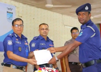জেলার শ্রেষ্ঠ অফিসার এস আই নন্দন সরকার