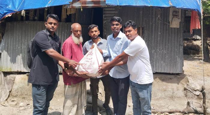আমতলীতে অসুস্থ রশিদ প্যাদার পাশে ‘স্বপ্নছোঁয়া’,