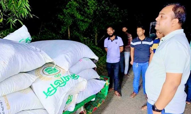 বকশীগঞ্জে গভীর রাতে ২৩ বস্তা সার জব্দ