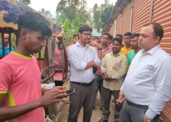 বকশীগঞ্জে দুই অটোরিকশা থেকে ২৫ বস্তা ইউরিয়া সার জব্দ
