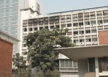 শাস্তি পাওয়া কর্মকর্তাদের ফিরিয়ে আনার সংস্কৃতি কী বার্তা দিচ্ছে?