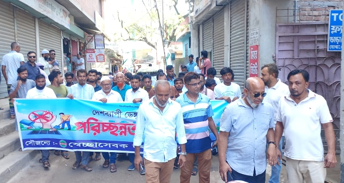 ফতুল্লায় ডেঙ্গু প্রতিরোধে পরিচ্ছন্নতা অভিযান