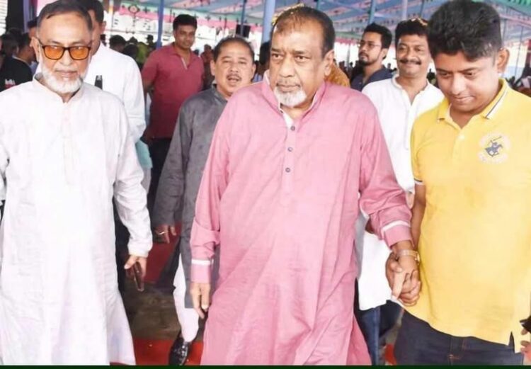 আয়নায় আশাকে নিজের চেহারা দেখতে বললেন মুকুল!