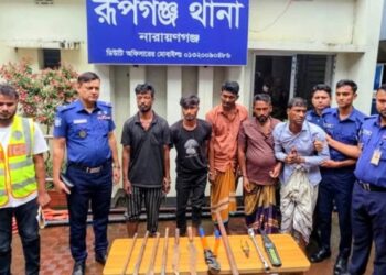 রূপগঞ্জে ধারালো অস্ত্রসহ পাঁচ ডাকাত গ্রেফতার ,স্বর্ণালংকার উদ্ধার