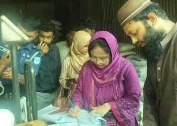সোনারগাঁয়ে পশু খাদ্য বিক্রয়ের লাইসেন্স না থাকায় ব্যবসায়ীকে জরিমানা