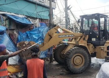 সোনারগাঁয়ে উপজেলা প্রশাসন ও সওজের উদ্যোগে অবৈধ স্থাপনা উচ্ছেদ