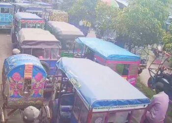 বন্দর বাজার থেকে ১নং খেয়াঘাটের সড়ক টি এখন কার দখলে?