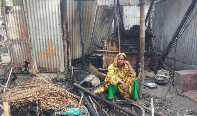 জামালপুরে গরুর চিৎকারে ঘুম ভেঙে দেখে ঘরে আগুন