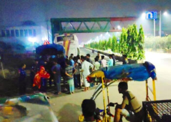 ফতুল্লায় অস্ত্রের মুখে জিম্মি করে বাসের ২৫ যাত্রীর টাকা-মোবাইল লুট