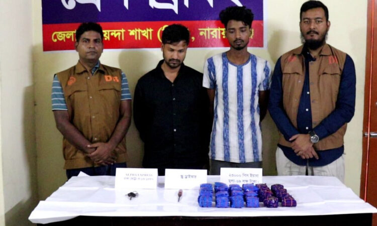 সোনারগাঁয়ে বাসের সিটে মিলল ২৩ হাজার ইয়াবা, আটক ৩