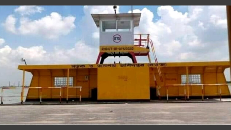 বক্তাবলী ফেরিঘাটে দুই যানবাহনের মাঝে চাপা পড়ে লাইনম্যান নিহত