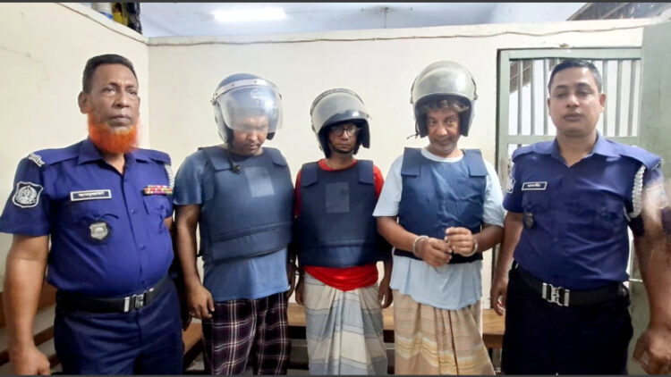 আদালতপাড়ায় ‘জয় বাংলা’ স্লোগান: আইভীর আইনজীবীসহ গ্রেফতার ৩
