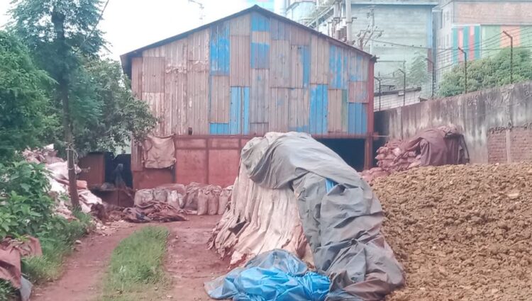 গোগনগরের চরসৈয়দপুরে রিপন হাজ্বীর অবৈধ রং ফ্যাক্টরী! দূষিত হচ্ছে পরিবেশ