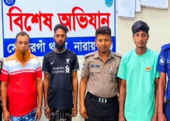 মেঘনা নদীতে অবৈধ বালু উত্তোলন: গ্রেপ্তার ৩, ড্রেজার পাইপসহ জব্দ 