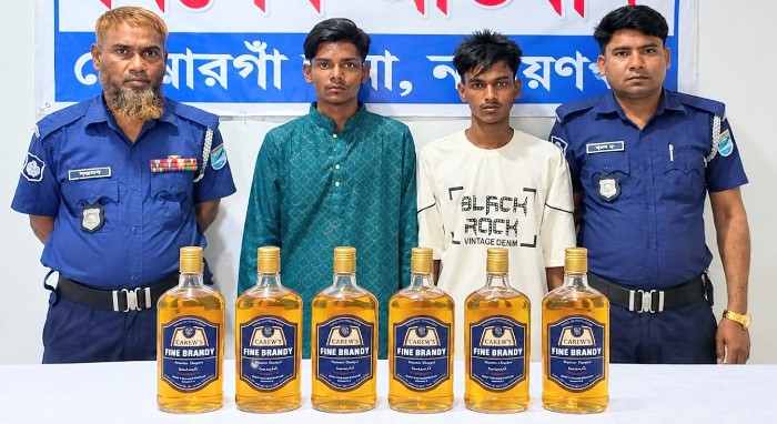 সোনারগাঁয়ে দেশীয় মদসহ গ্রেফতার-২